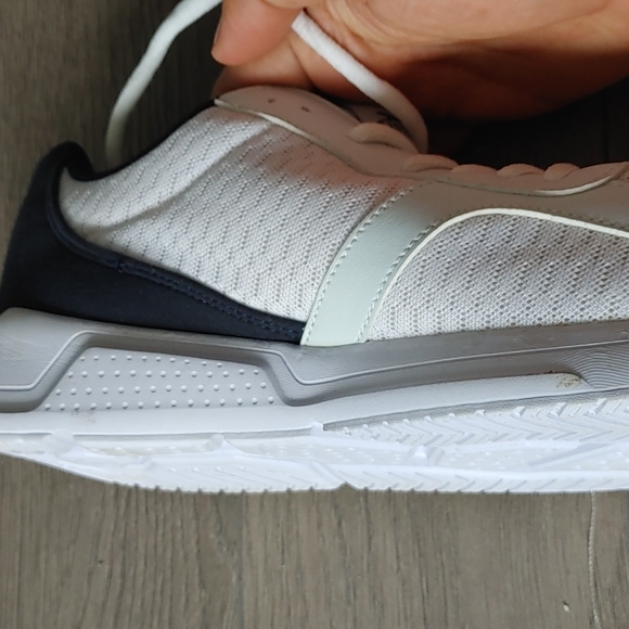 Running shoes - Picture 3 of 4